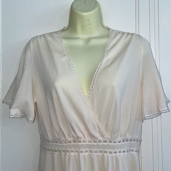 Vtg 60s/70s Miss Elaine cream V neck high waist flutter sleeve nightgown - Picture 2 of 8